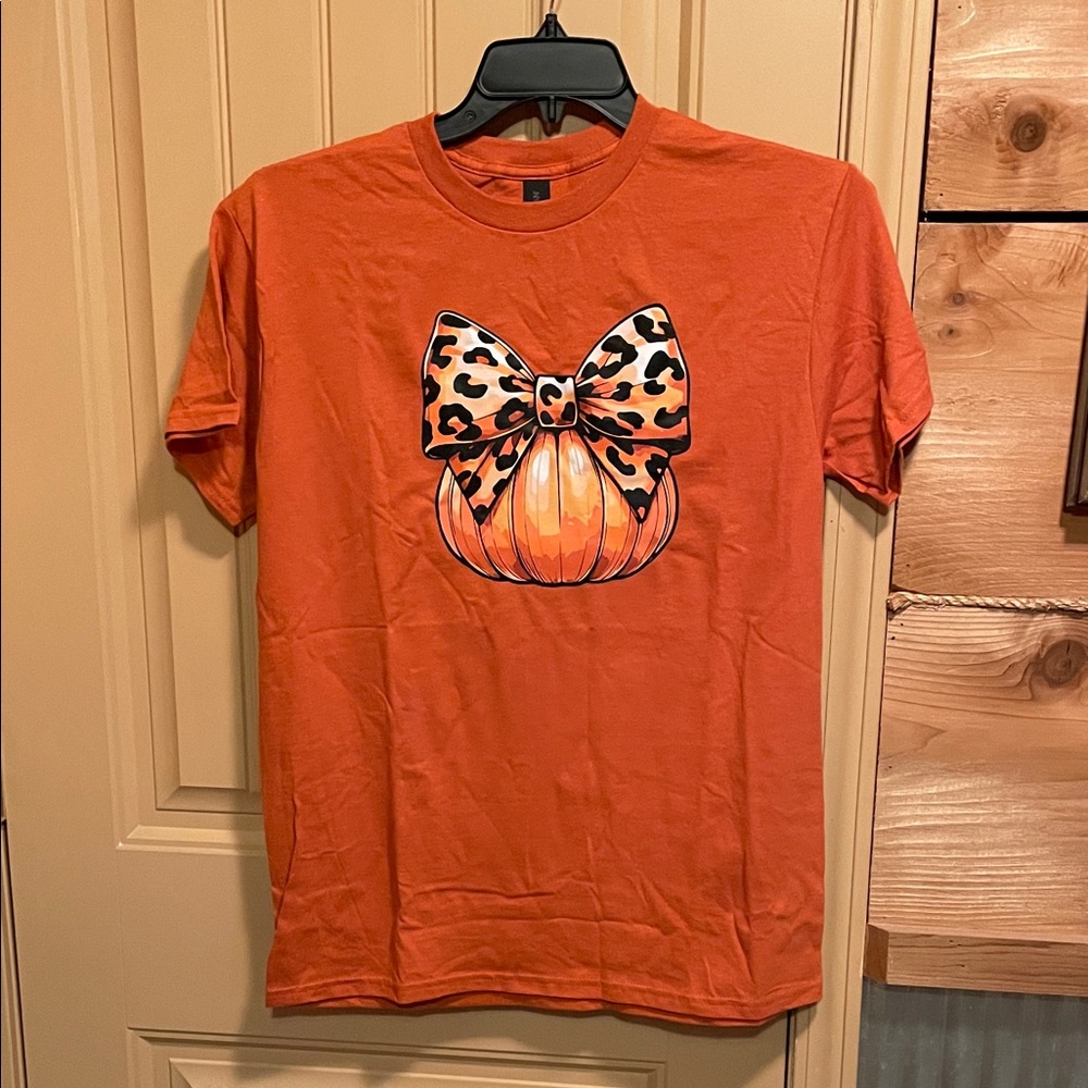 Burnt orange pumpkin w bow tshirt